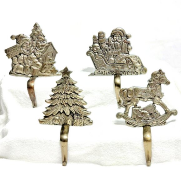 Noel Grandeur Christmas Cast Iron Vintage Stocking Hangers 4pc Set COLLECTIBLE - Picture 1 of 10
